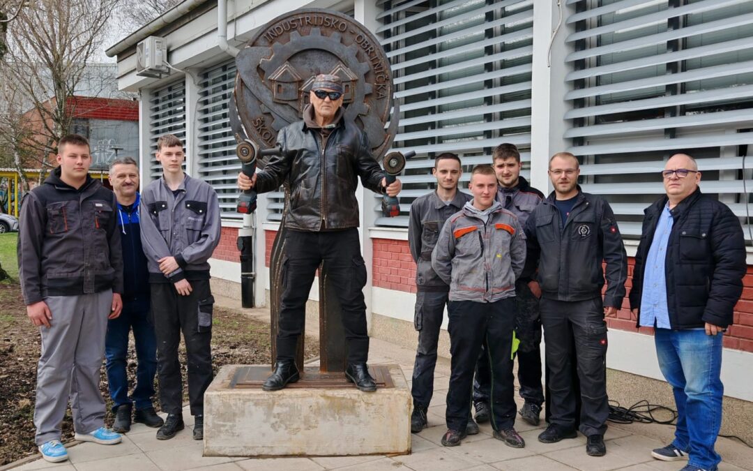 Otkrivena skulptura logotipa Industrijsko-obrtničke škole Sisak