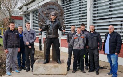 Otkrivena skulptura logotipa Industrijsko-obrtničke škole Sisak